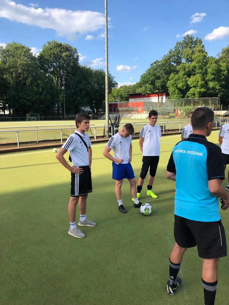 Mehr über den Artikel erfahren Erster Test für Männer-Team