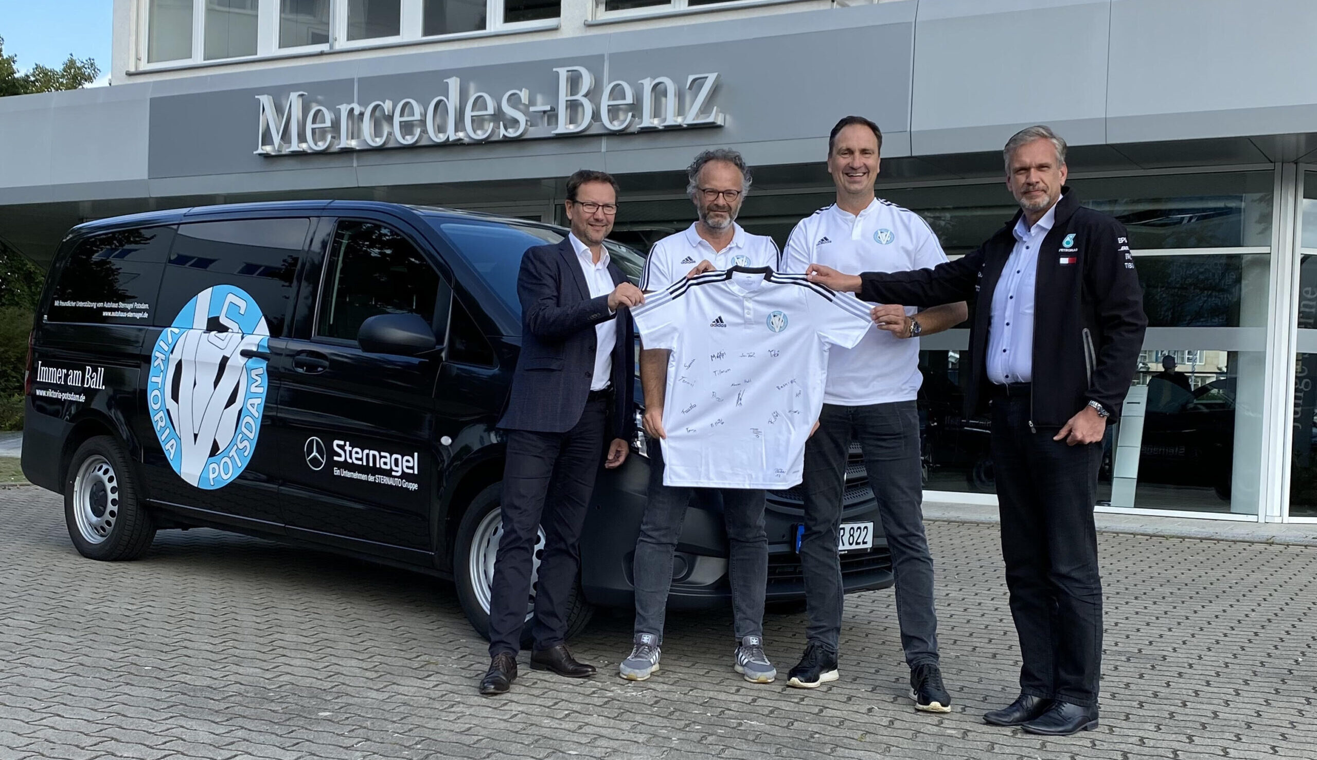 Du betrachtest gerade Neuer Mannschaftsbus vom Autohaus Sternagel